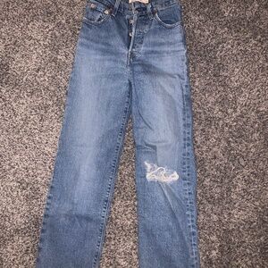 Women’s Levi straight jeans size 23